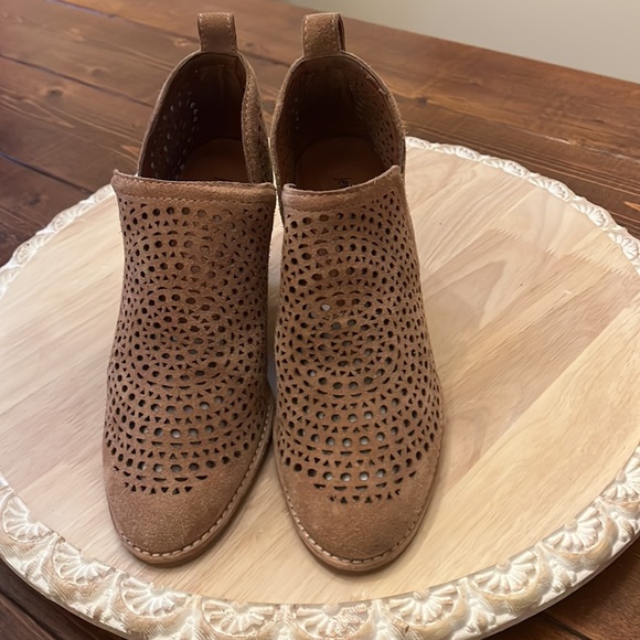 ⭐️ Jeffrey Campbell Rosalee Booties - Picture 3 of 12